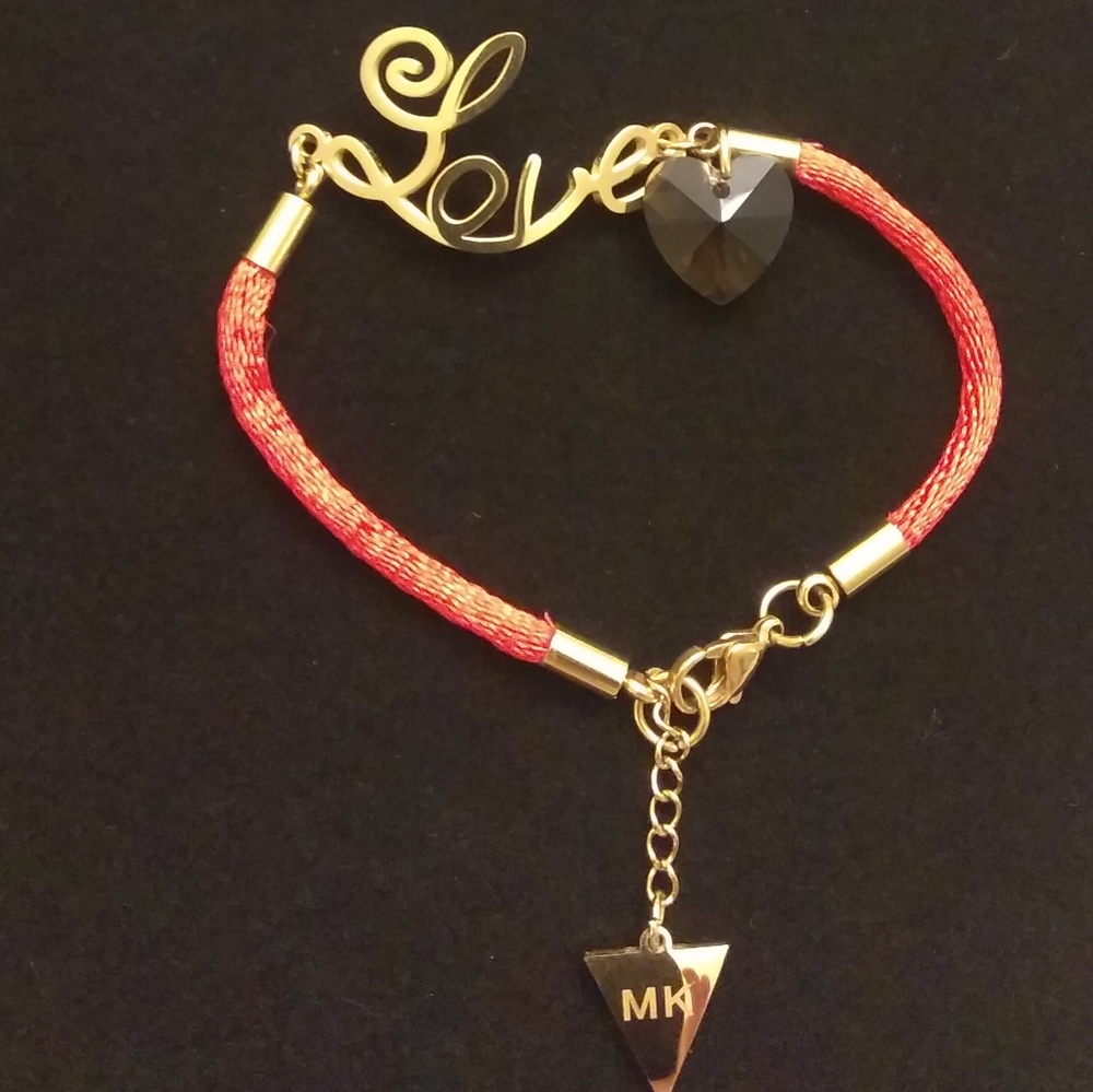 Red string bracelet - Picture 3 of 3